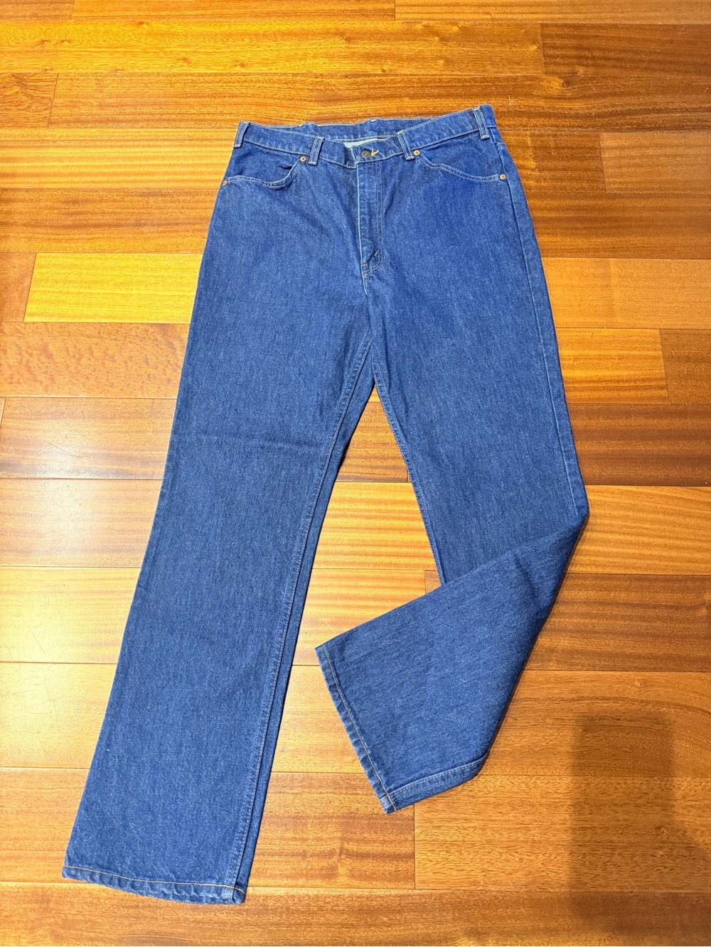 Vintage Levi’s orange tab 619 dark denim jeans in like new condition